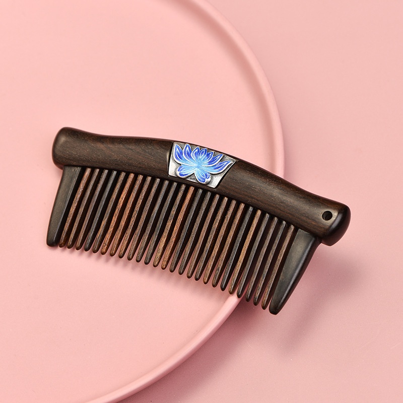 黒檀とシルバーが見事に調和した高級感のある櫛 B052