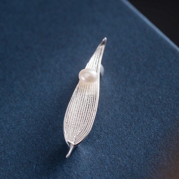笹の葉のブローチ ささ シルバー C014