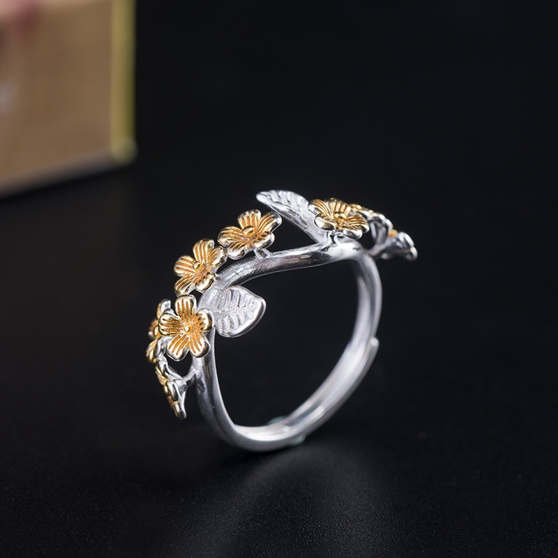 梨の花をモチーフにしたシルバーリング - 優美なデザインが魅力的な指輪 R260