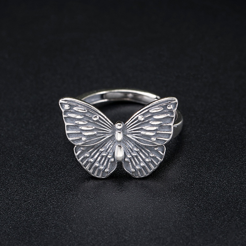 蝶々の美しさが際立つ!古美仕上げのエレガントリング R261