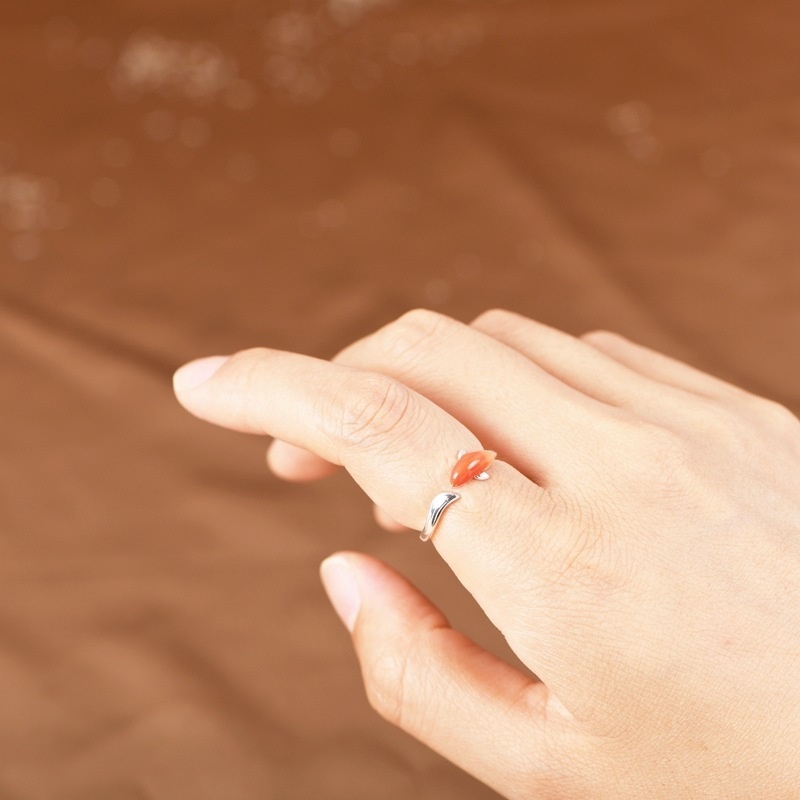 美しく再現した鯉のリング 耐久性が高く、ファッションにも活躍するR268