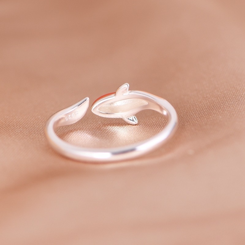 美しく再現した鯉のリング 耐久性が高く、ファッションにも活躍するR268