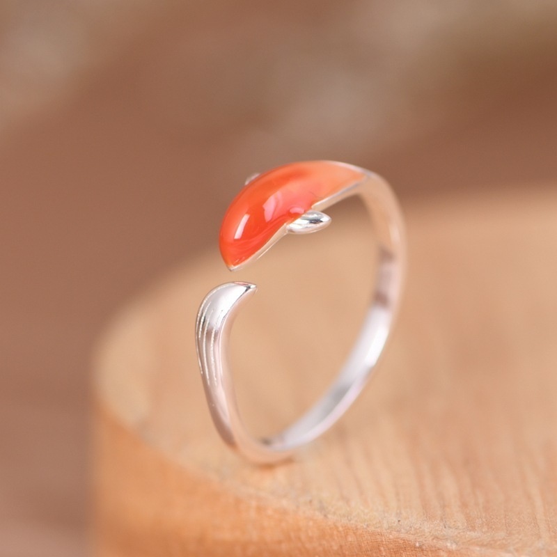 美しく再現した鯉のリング 耐久性が高く、ファッションにも活躍するR268