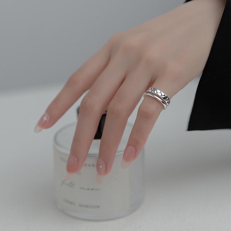 繊細な編み模様と存在感が魅力のピンキーリング R296