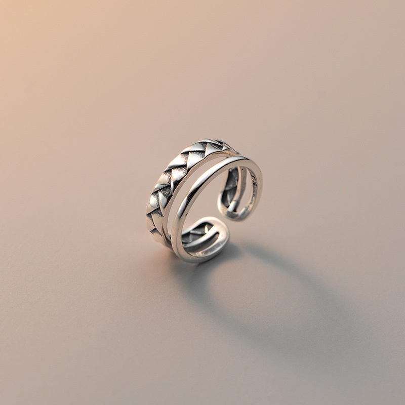 繊細な編み模様と存在感が魅力のピンキーリング R296