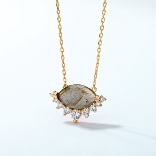 どんな場面でも輝くラブラドライトペンダント-自然の輝きを身にまとう0646