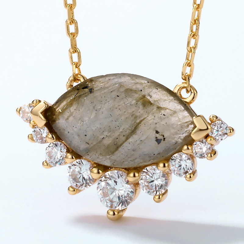 どんな場面でも輝くラブラドライトペンダント-自然の輝きを身にまとう0646