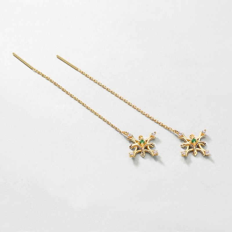 冬の高級感漂うペンダント - 雪の結晶とエメラルドの融合0653