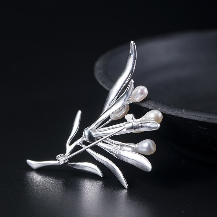 葉っぱのブローチ パール シルバー C018