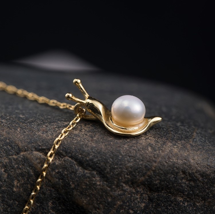 かたつむりのペンダント パール シルバー N002