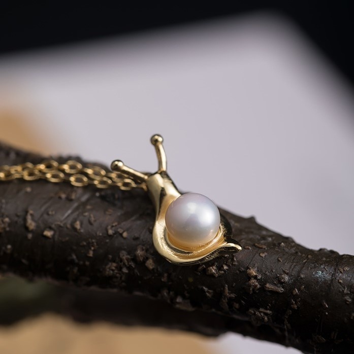 かたつむりのペンダント パール シルバー N002