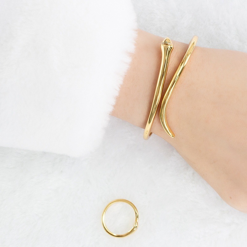 エレガントな蛇バングル!高級感あるスタイリッシュなデザイン B058