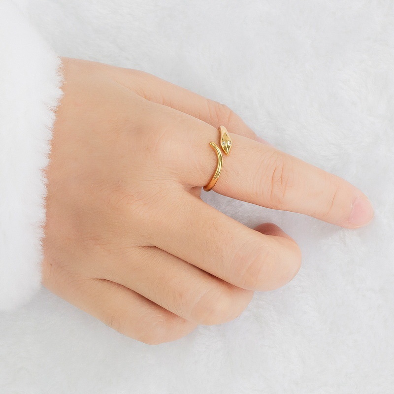 エレガントなデザインの蛇リング-どの指にもフィットするフリーサイズ R317