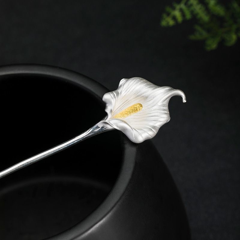 オランダカイウの花びらを再現したかんざし - 華やかなアクセサリーK078