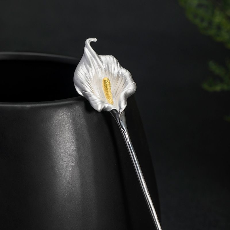 オランダカイウの花びらを再現したかんざし - 華やかなアクセサリーK078