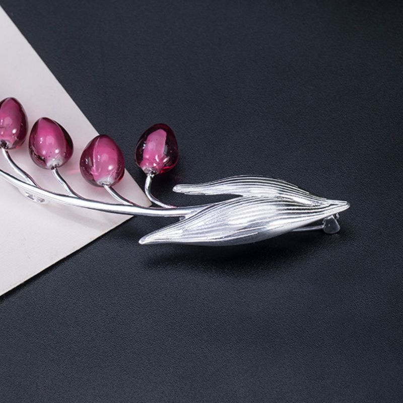 鈴蘭の花のシルバーブローチ- 優雅な雰囲気を演出するオシャレアイテムC031