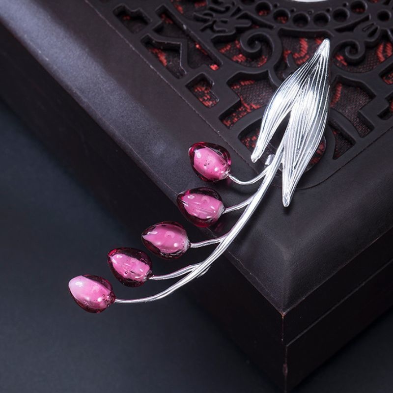 鈴蘭の花のシルバーブローチ- 優雅な雰囲気を演出するオシャレアイテムC031