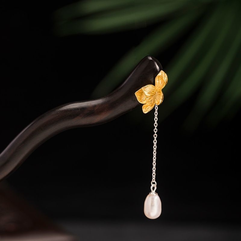 黒檀の蓮の花のかんざし:和装・洋装に合わせられる高級感のあるアイテムK083