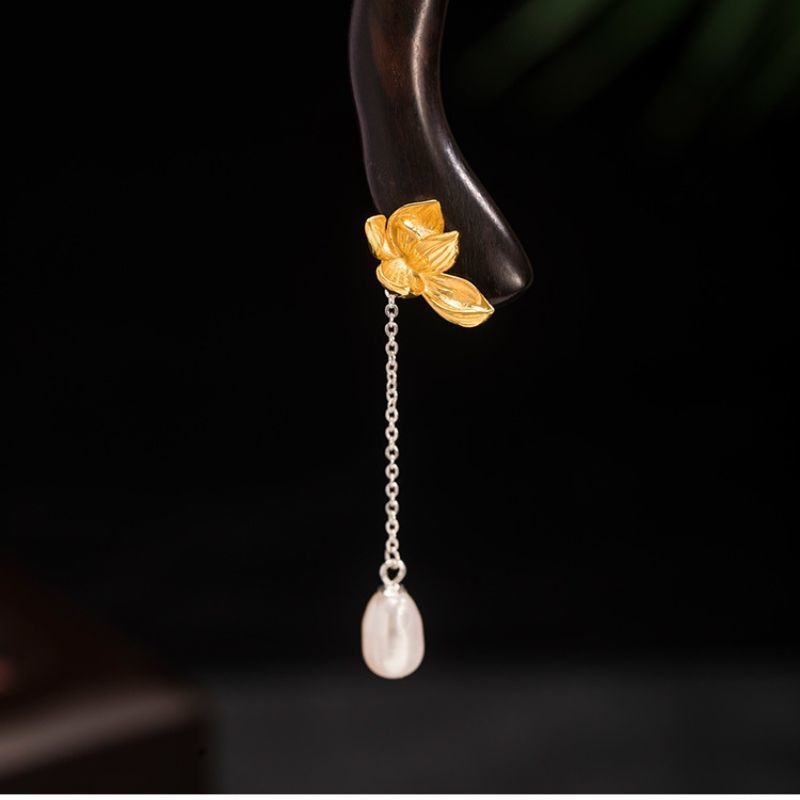 黒檀の蓮の花のかんざし:和装・洋装に合わせられる高級感のあるアイテムK083