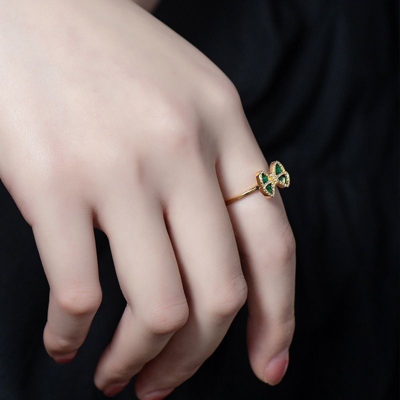 蝶々リングとマラカイトアクセサリー:女性らしさと癒しの象徴R319