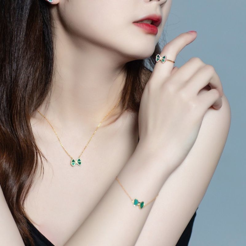 蝶々リングとマラカイトアクセサリー:女性らしさと癒しの象徴R319