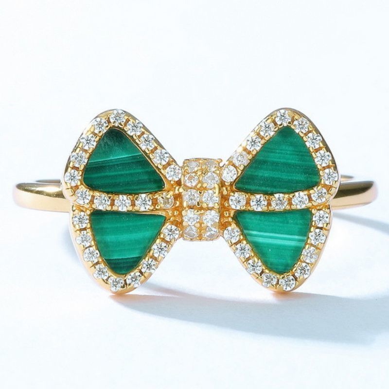 蝶々リングとマラカイトアクセサリー:女性らしさと癒しの象徴R319