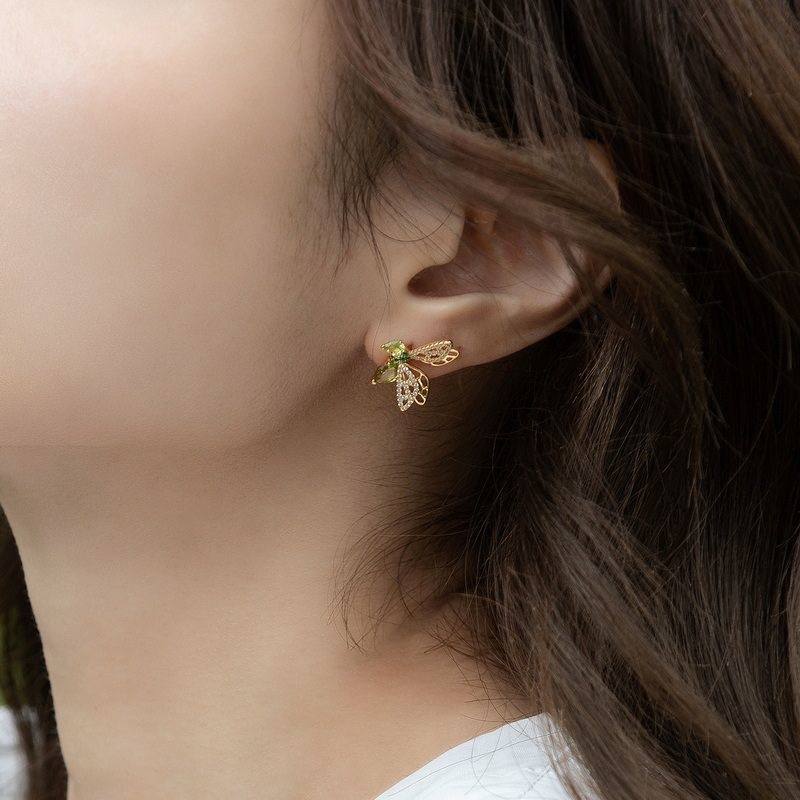 蜜蜂の美しい色と形を再現したピアス - 大切な人へのギフトに最適P121