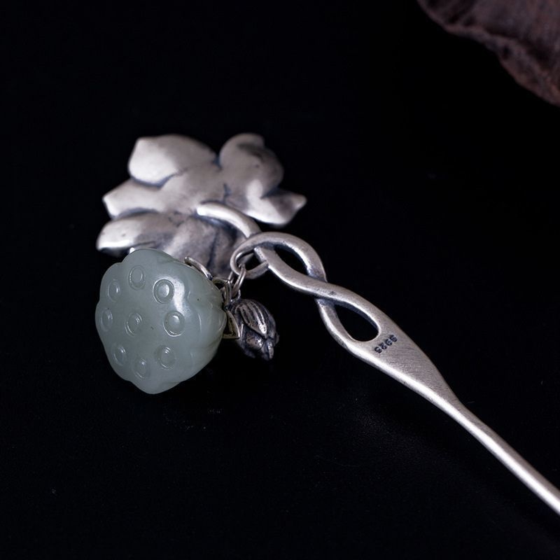 蓮の花かんざし:伝統美を宿すネフライトとスターリングシルバーの輝きK086