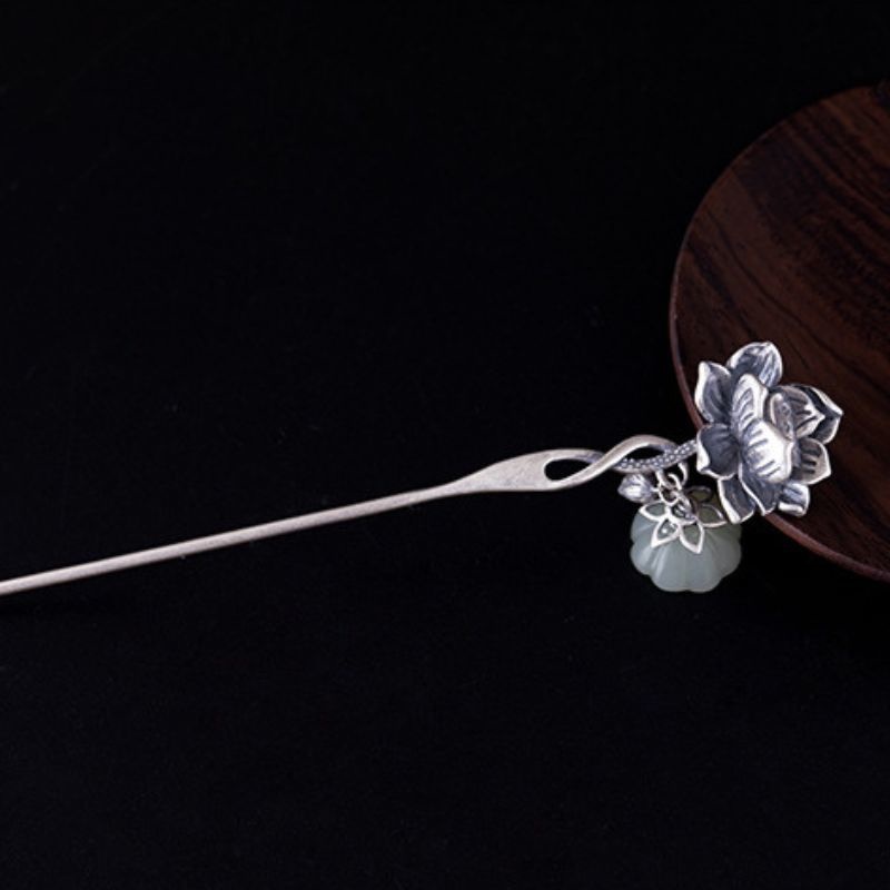 蓮の花かんざし:伝統美を宿すネフライトとスターリングシルバーの輝きK086