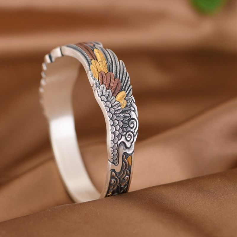 羽モチーフのバングル - 細かな彫刻を施した豪華な純銀アクセサリーB059