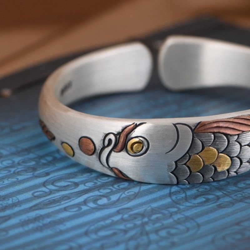 純銀製の鯉バングル - 和風デザインで手元を華やかにB061