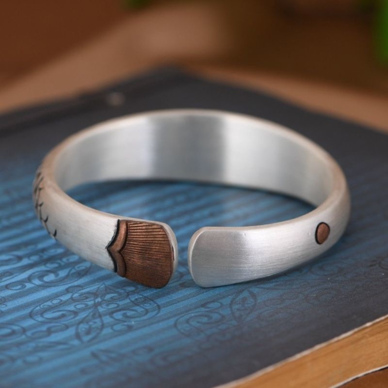 純銀製の鯉バングル - 和風デザインで手元を華やかにB061