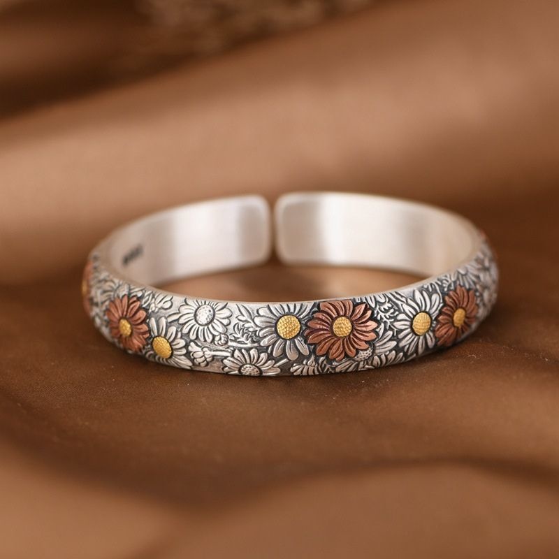 コスモスの花のバングル - 彫刻が美しく重厚感ある純銀アクセサリーB062