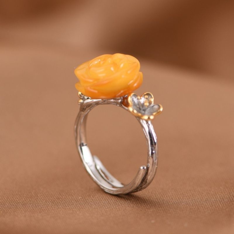 薔薇と琥珀の上品なリング-華やかさとエレガントさを演出R214