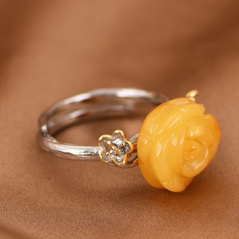 薔薇と琥珀の上品なリング-華やかさとエレガントさを演出R214