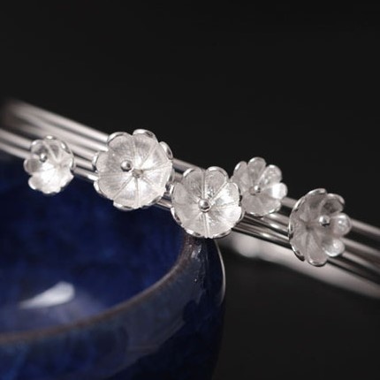 梅の花のバングル シルバー B007