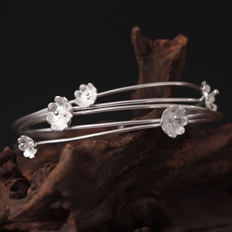 梅の花のバングル シルバー B007