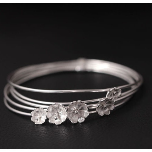 梅の花のバングル シルバー B007