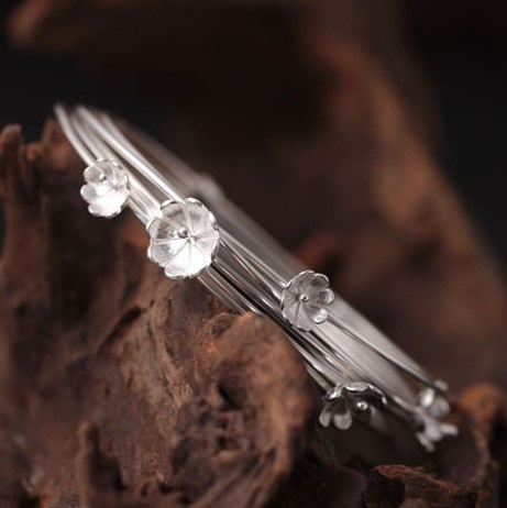 梅の花のバングル シルバー B007