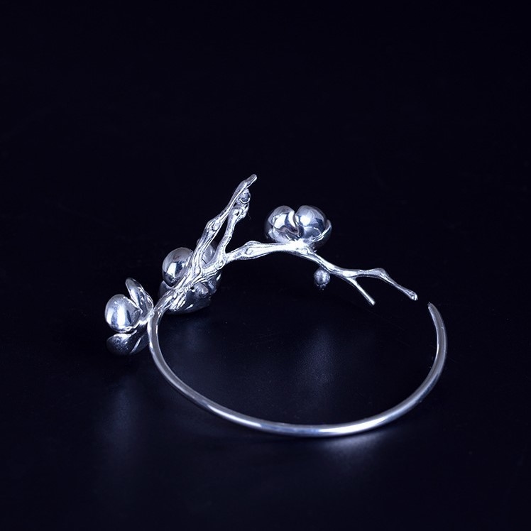 梅の花のバングル シルバー B008