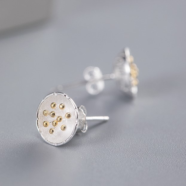 花のピアス シルバー P002