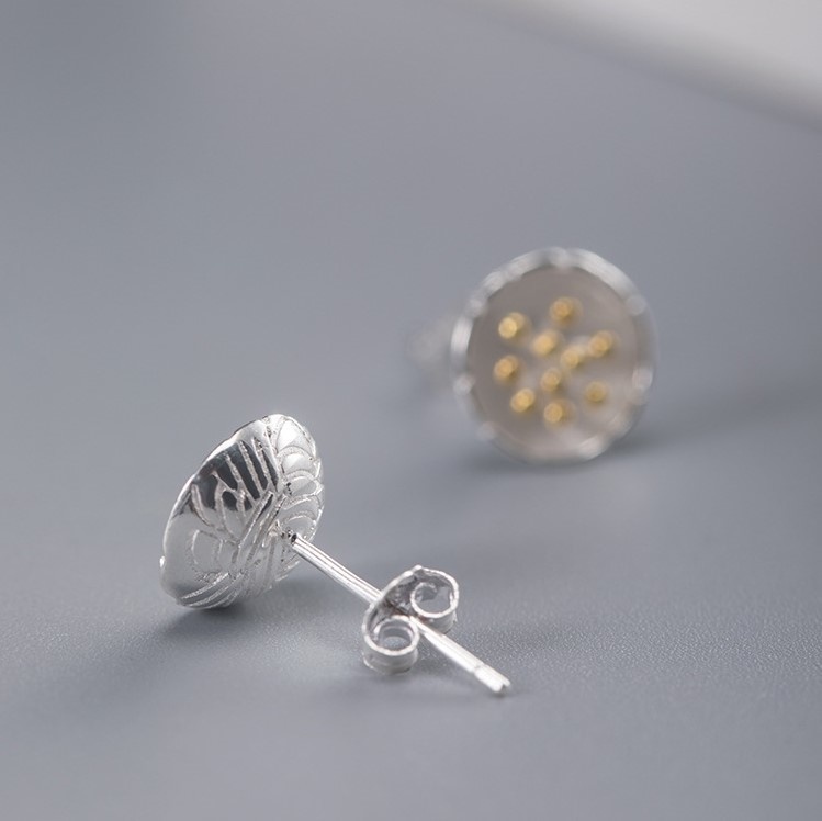 花のピアス シルバー P002