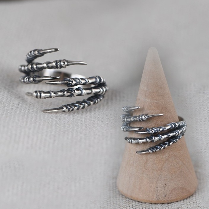 鷹の爪のリング　たかのつめ　カッコイイ　シルバー　R001