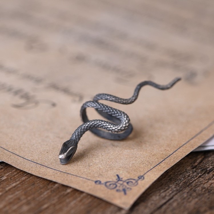 ヘビのイヤーカフ 片側 金運 へび 蛇 シルバー R005