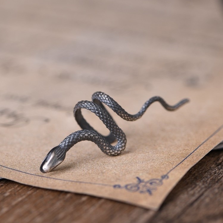 ヘビのイヤーカフ 片側 金運 へび 蛇 シルバー R005