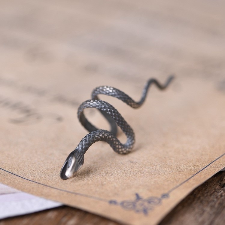 ヘビのイヤーカフ 片側 金運 へび 蛇 シルバー R005