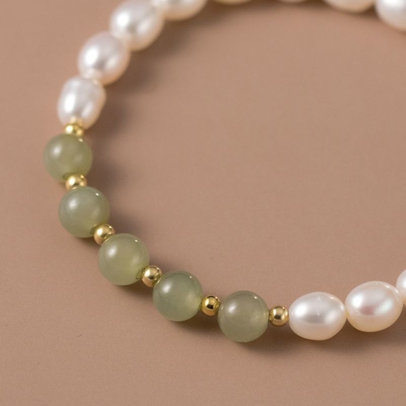 パールとネフライトのブレスレット - 優しい雰囲気を醸し出すA022