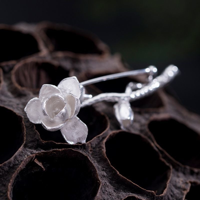 木蓮の花のシルバーブローチ:美しさを身に着けるアクセサリーC032