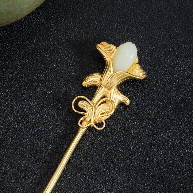 ネフライトの木蓮簪 - 繊細なデザインが魅力のヘアアクセサリーK115
