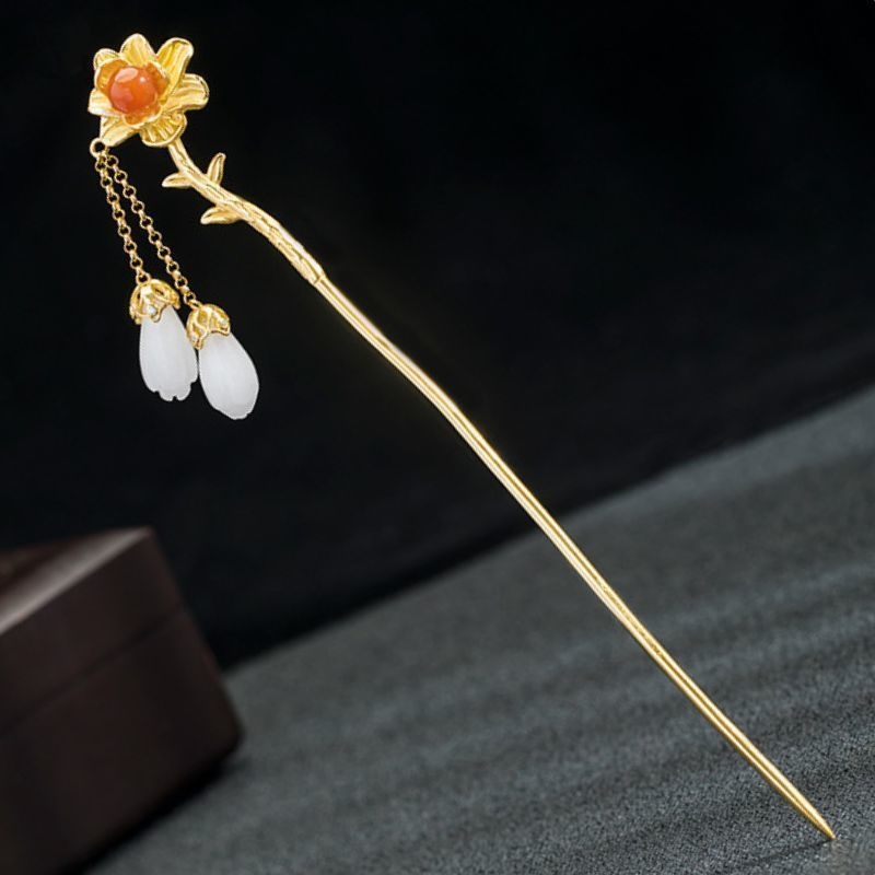 注意事項木蓮の花をイメージした簪 - 華やかなガーネットとネフライト ...